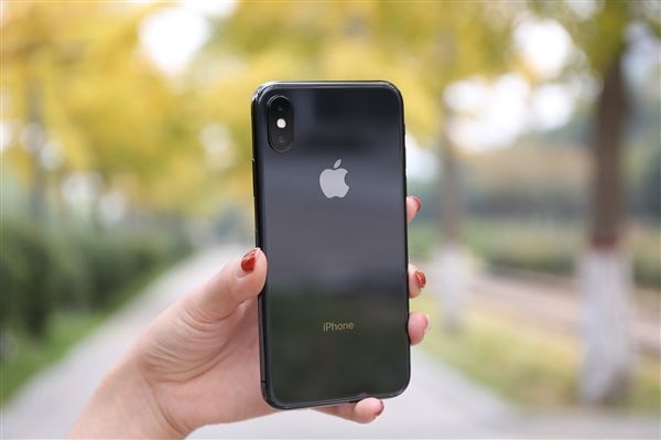 iPhone XS進(jìn)水損壞蘋(píng)果防水宣傳引爭(zhēng)議